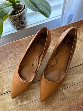 Söfft Tan Pointed-Toe Leather Pumps